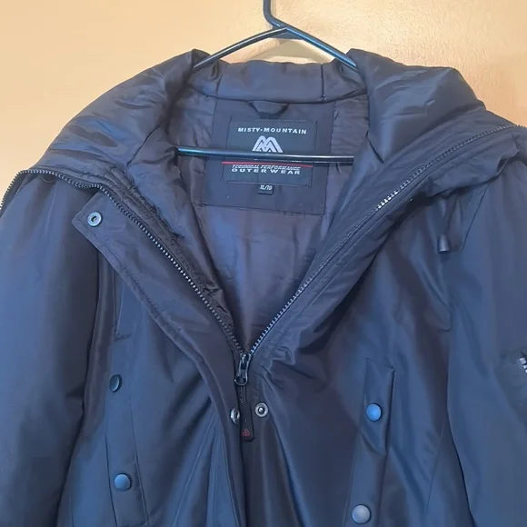 Women’s Size XL Winter Jacket - Picture 2 of 6